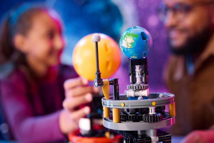 Actual product image LEGO Sun Earth Moon Model (42179, LEGO Technic)