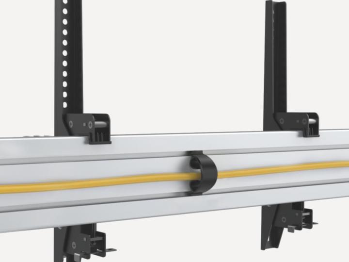 Produktbild equip Pro - Klammer für 3 LCD-Anzeigen - Kunststoff, Aluminium, Stahl - Schwarz, Silbe (Decke, 55", 150 kg)