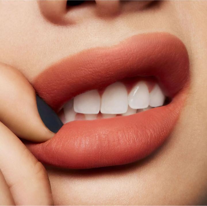 Image du produit MAC Cosmetics Powder Kiss Liquid Lipcolour (Désolé pas désolé)