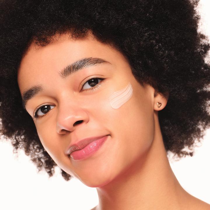 Produktbild essence silky BLUR PORELESS PRIMER (Universalhülle)