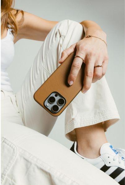 Actual product image Nomad Modern Leather Case (Apple iPhone 16 Pro)