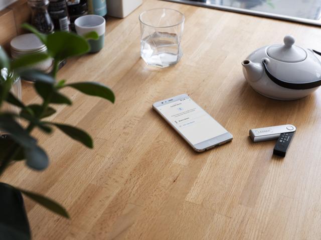 Produktbild Ledger Nano X - Onyxschwarz (Litecoin, Zcash, Dash, Bitcoin, Vertcoin, Neo, Ether, Ubiq, Ethereum Classic, Bitcoin Cash, Stellar, Komodo)