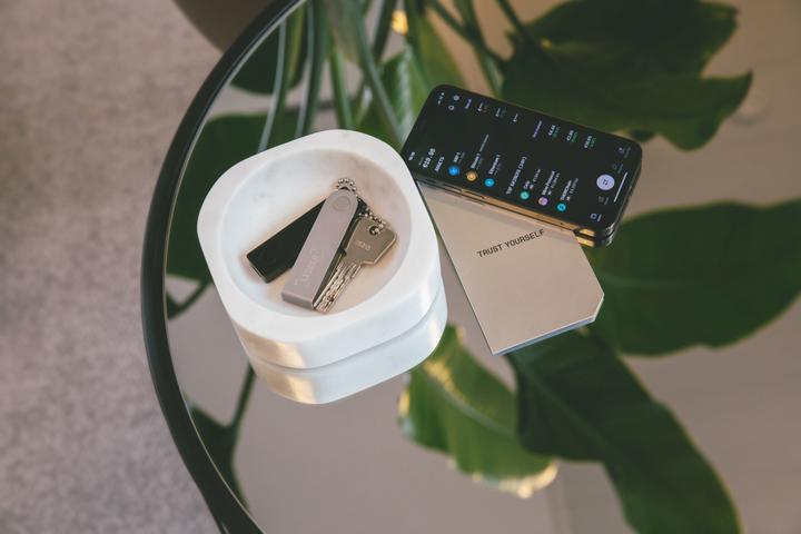 Produktbild Ledger Nano X - Onyxschwarz (Litecoin, Zcash, Dash, Bitcoin, Vertcoin, Neo, Ether, Ubiq, Ethereum Classic, Bitcoin Cash, Stellar, Komodo)