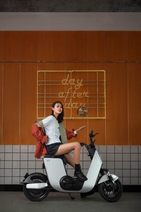 Produktbild Yadea Scooter V7 (25 km/h, 400 W)
