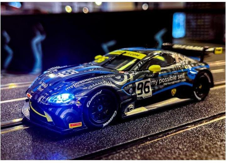 Actual product image Carrera Aston Martin Vantage GT3