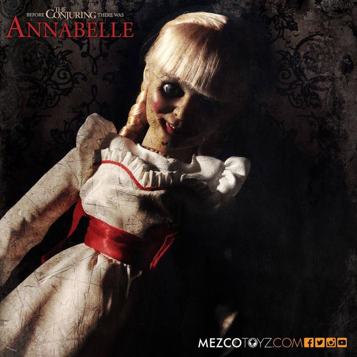 Image du produit Mezco Toys The Conjuring - La Menace : Réplique d'Annabelle