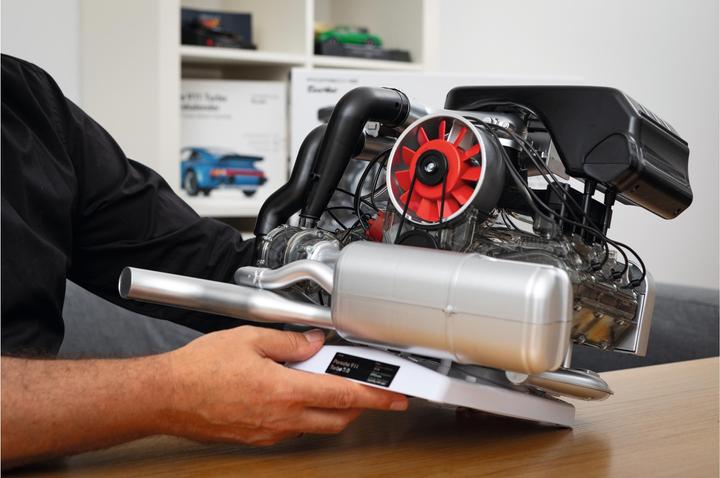 Actual product image Franzis Porsche 911 Turbo engine kit