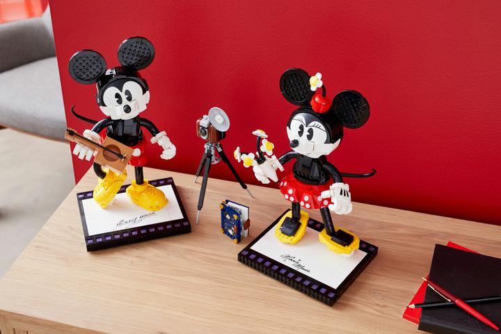 Actual product image LEGO Mickey Mouse and Minnie Mouse (43179, LEGO Disney, LEGO Rare Sets)