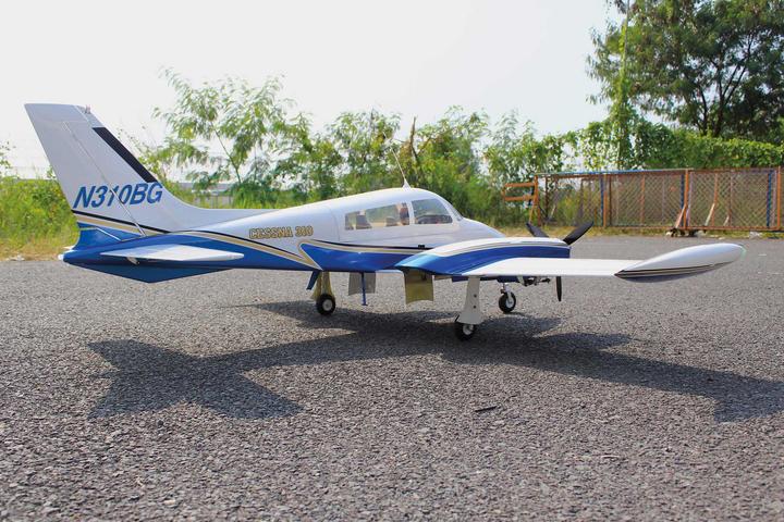 Actual product image Seagull Models ( SG-Models ) Cessna 310 Giant Twin 81" OHNE Einziehfahrwerk ARF