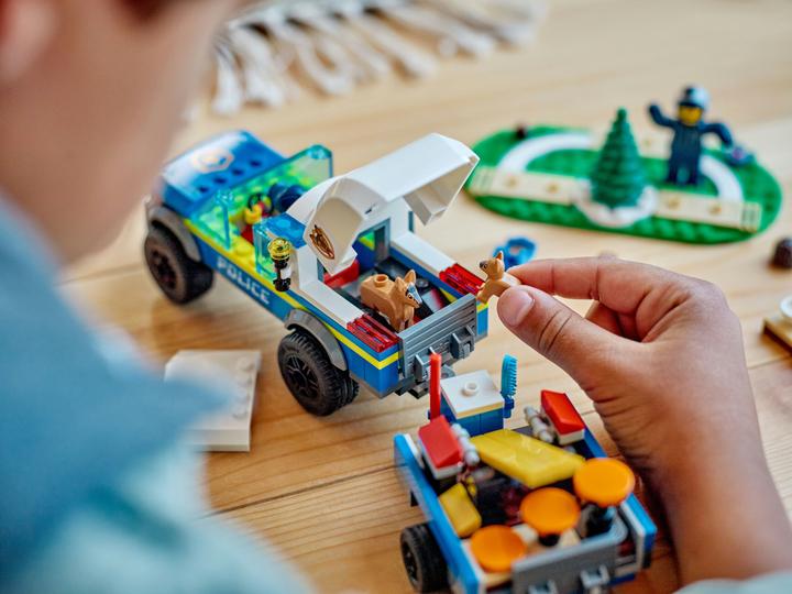 Produktbild LEGO Mobiles Polizeihunde-Training (60369, LEGO City)