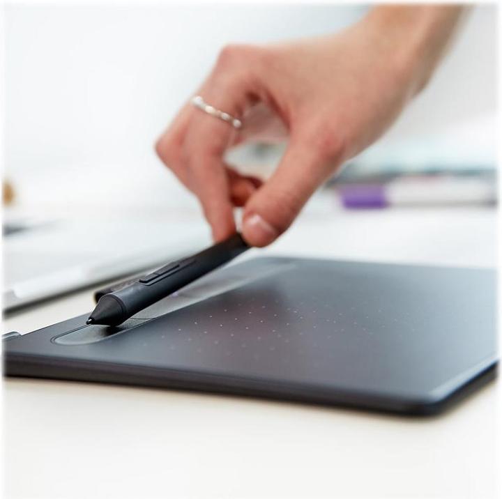 Actual product image Wacom Intuos Basic Pen S Black (7", 2540 lpi)