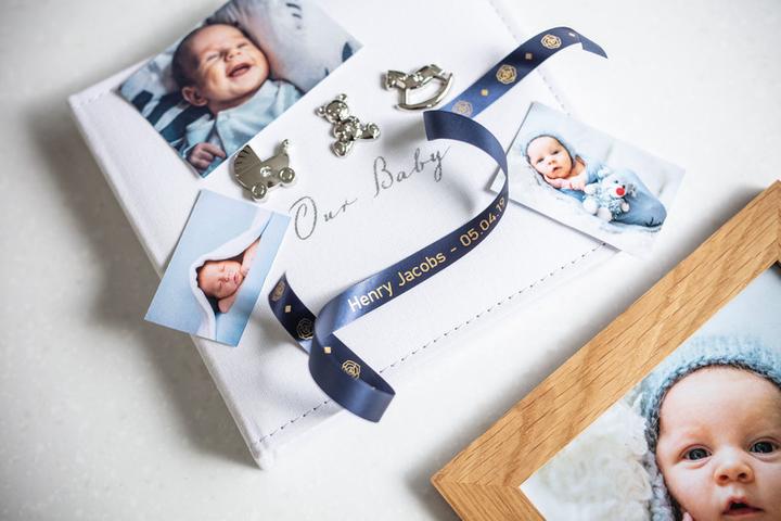Produktbild Brother TZe-RN54 (2.40 cm, Blau)