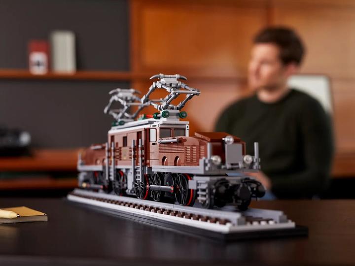 Actual product image LEGO Crocodile (10277, LEGO Icons)