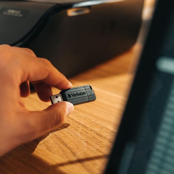 Produktbild Verbatim PinStripe (8 GB, USB 2.0, USB-A)