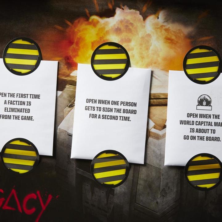 Produktbild Hasbro Gaming Avalon Hill - Risk Legacy (Englisch)