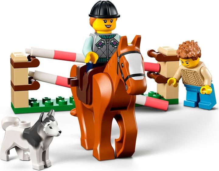 Actual product image LEGO SUV with horse trailer (60327, LEGO City)