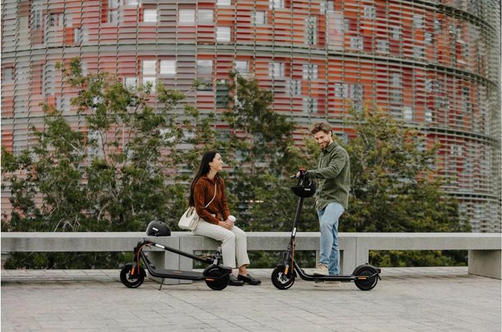 Produktbild Segway-Ninebot F2 Pro D (20 km/h, 55 km, 450 W)