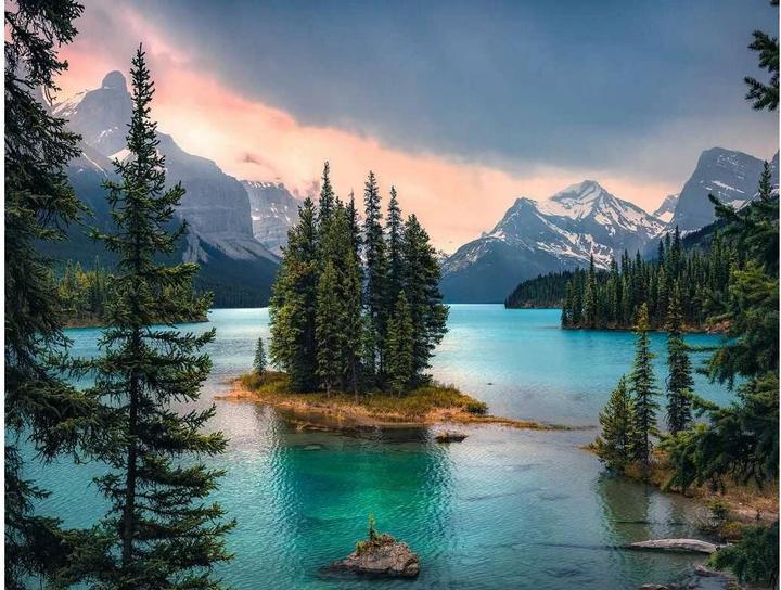 Actual product image Ravensburger Spirit Island Canada (2000 pieces)
