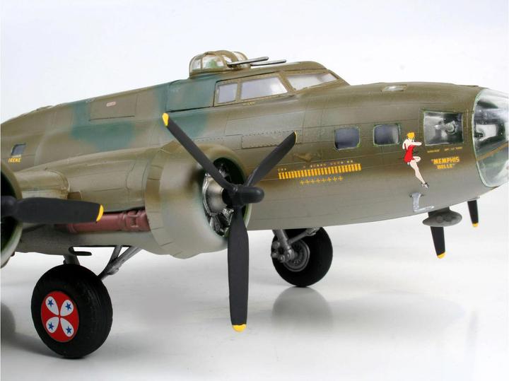 Actual product image Revell Boeing B-17F Memphis Belle