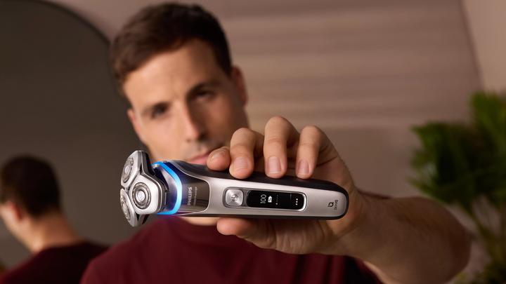 Actual product image Philips i9000 Prestige XP9204/10 Wet & Dry Electric Shaver with SkinIQ