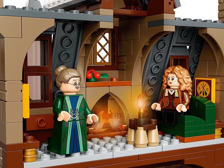 Actual product image LEGO Visit to Hogsmeade (76388, LEGO Harry Potter)