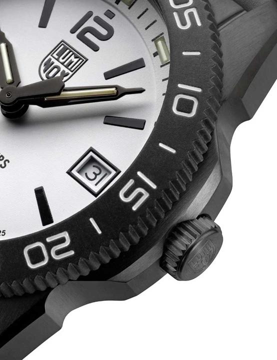 Actual product image Luminox PACIFIC DIVER 3120M SERIES (Diving watch, 39 mm)