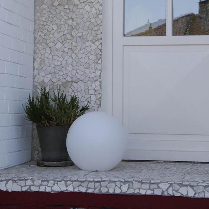 Productafbeelding 8 seasons design SOLAR Lichtgevende Bol Decoratie Lamp 50 cm, Wit (410 lm, IP44)