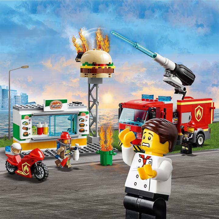 Actual product image LEGO Fire brigade deployment at Burger Restaurant (60214, LEGO City)