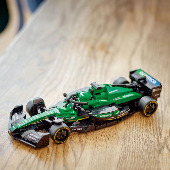 Actual product image LEGO Aston Martin Aramco F1 AMR24 Rennauto (77245, LEGO Speed Champions)
