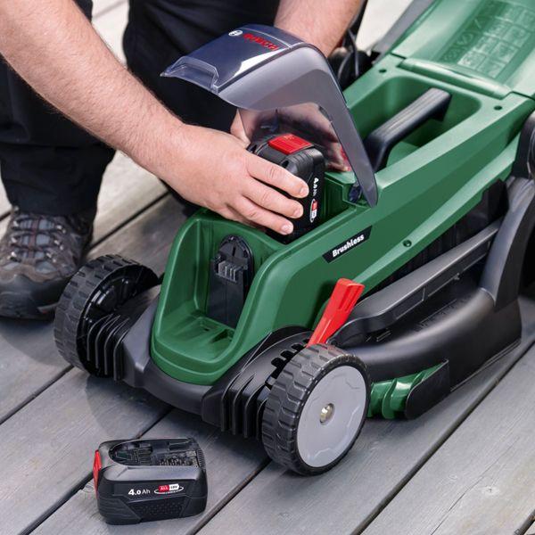 Produktbild Bosch Home & Garden UniversalRotak 2x18V-37-550 (Akkubetrieb)