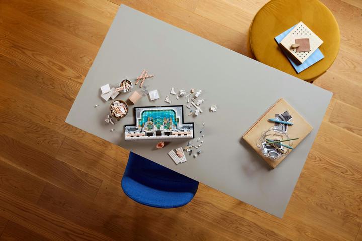 Actual product image LEGO Trevi Fountain (21062, LEGO Architecture)