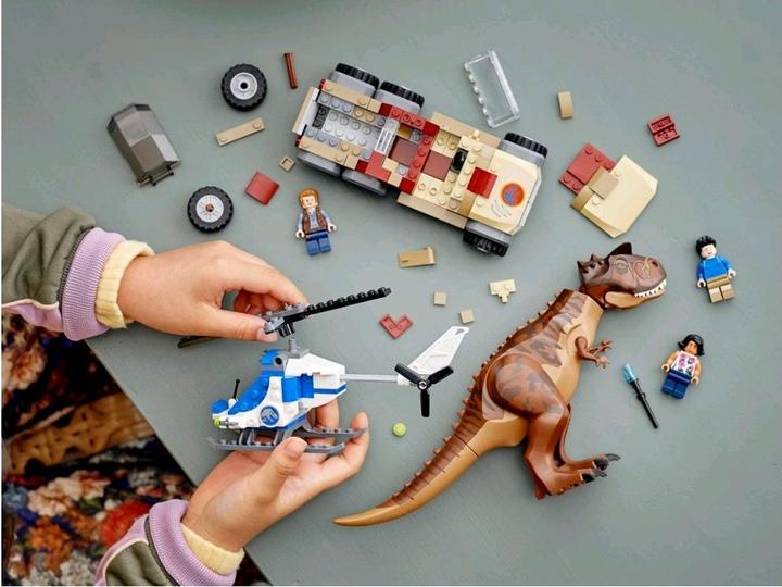 Produktbild LEGO Verfolgung des Carnotaurus (76941, LEGO Jurassic World)