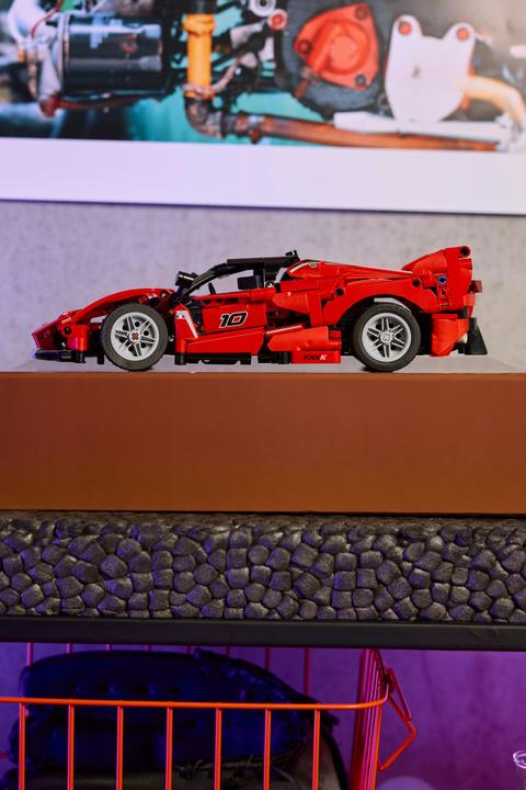 Actual product image LEGO Ferrari FXX K (42212, LEGO Technic)