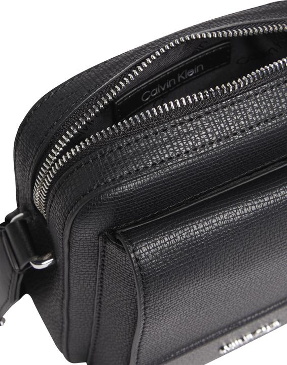 Actual product image Calvin Klein Men's Minimalism Cube Reporter Bag, Ck Black, One Size (51% RECYCLED POLYESTER, 49% POLYURETHANE)