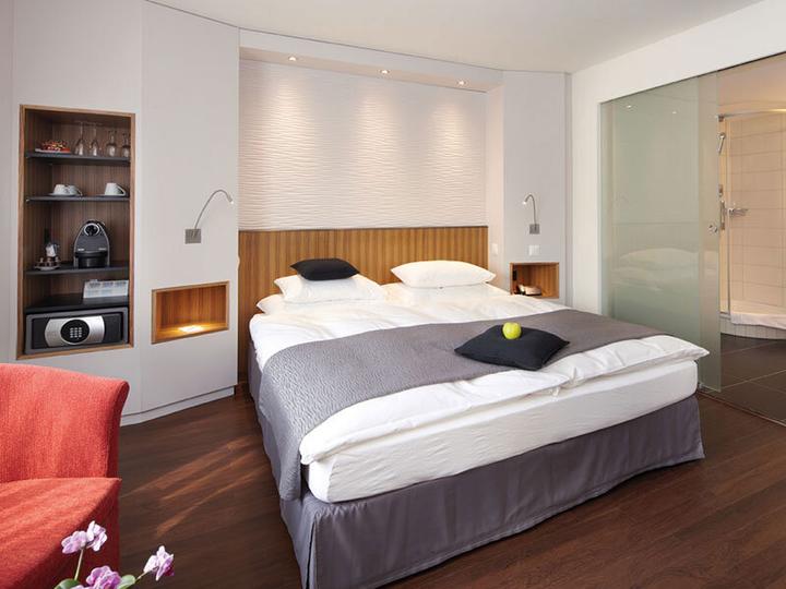 Actual product image Smartbox The magic of Christmas markets: 1 overnight stay in Zurich in the run-up to Christmas (2 pers.)