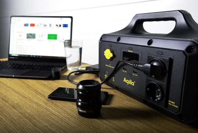 Actual product image Aqiila Powerbird S300 Powerstation LiFePO 4 Black, Yellow (294 Wh, 8.40 kg)
