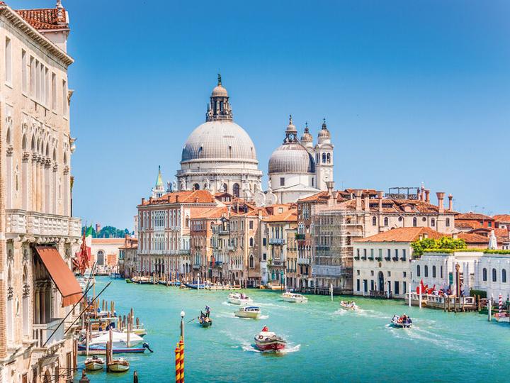 Actual product image Smartbox 4 magical days in Europe (2 pers.)