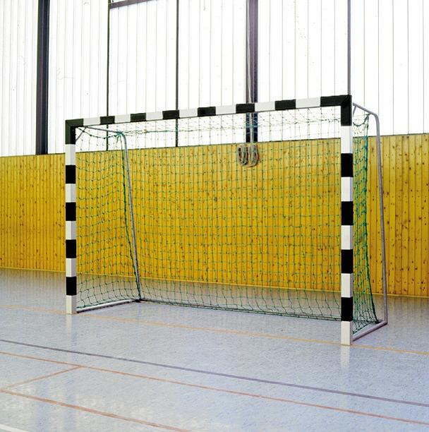 Produktbild Sport-Thieme Hallenhandballtor 3x2 m, in Bodenhülsen stehend mit anklappbaren Netzbügeln