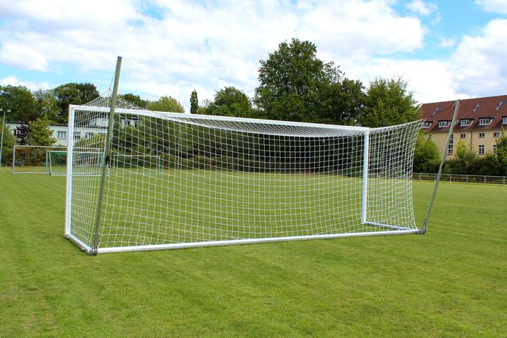 Produktbild Sport-Thieme Stadion-Grossfeldtor 7,32x2,44m, Weiss, freistehend, mit freier Netzaufhängung und SimplyFix