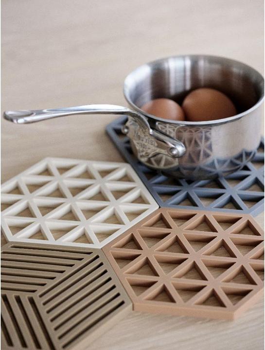 Actual product image Zone Denmark Triangle Taupe (1 x, Pan coaster)