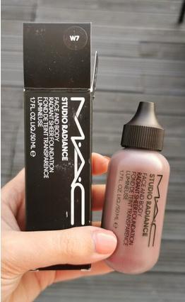 Produktbild MAC Cosmetics Studio Radiance Face and Body Radiant Sheer Foundation (W7)