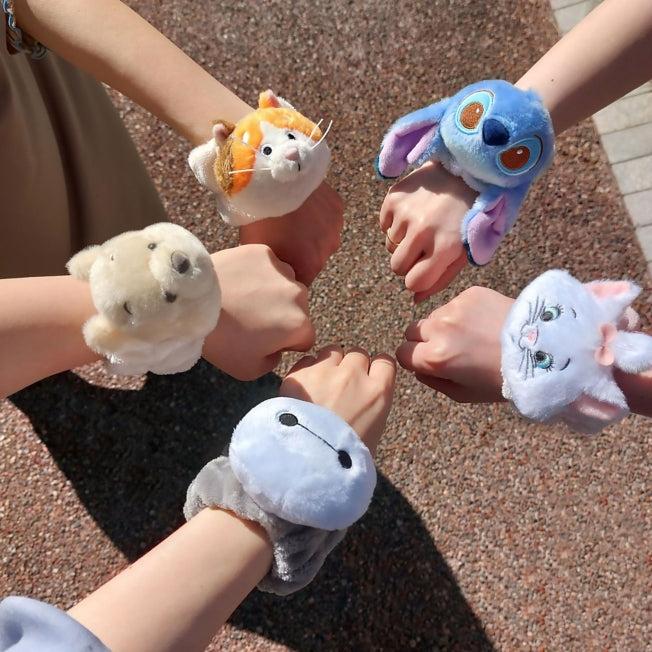 Actual product image Disney Moji wrist strap towel (Body, Filling (polyester))