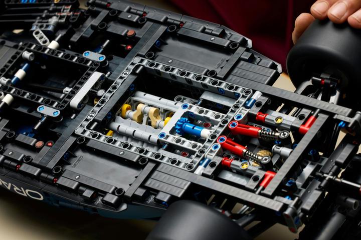 Actual product image LEGO Oracle Red Bull Racing RB20 F1 Rennauto (42206, LEGO Technic)