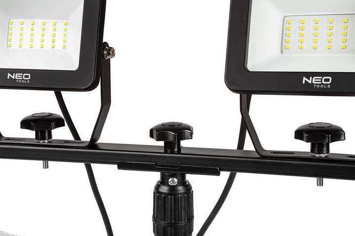 Actual product image Neo Reflector (2x50W SMD LED 9000lm double spotlight on a 1.8 m tripod) (8500 lm)