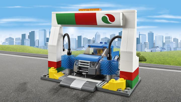 Immagine prodotto LEGO Stazione di servizio in città (60132, LEGO City)