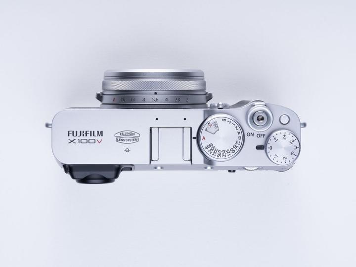 Produktbild Fujifilm X100V (23 mm, 26.10 Mpx, APS-C / DX)