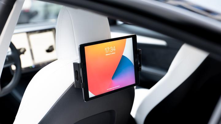 Actual product image Made4EV Handy-/ Tablethalterung für die Rückseite der Vordersitze des Tesla Model 3/Y