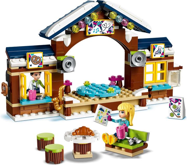 Actual product image LEGO Ice rink in the winter sports resort (41322, LEGO Friends)