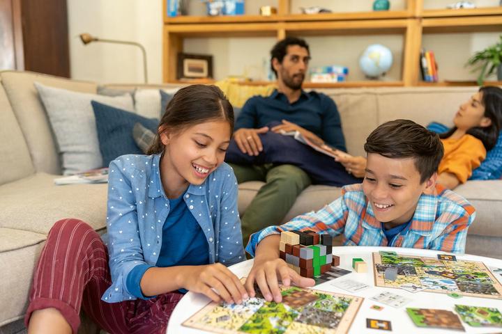Actual product image Ravensburger board game Minecraft Builders & Biomes (LT, LV, EE), 27088 (Latvian, Lithuanian, Estonian)
