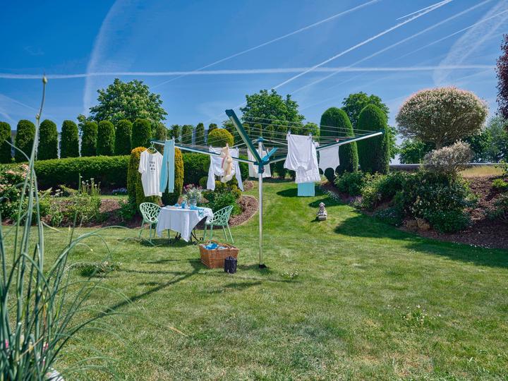 Actual product image Leifheit Linomatic 500 Deluxe Cover laundry umbrella (50 m)